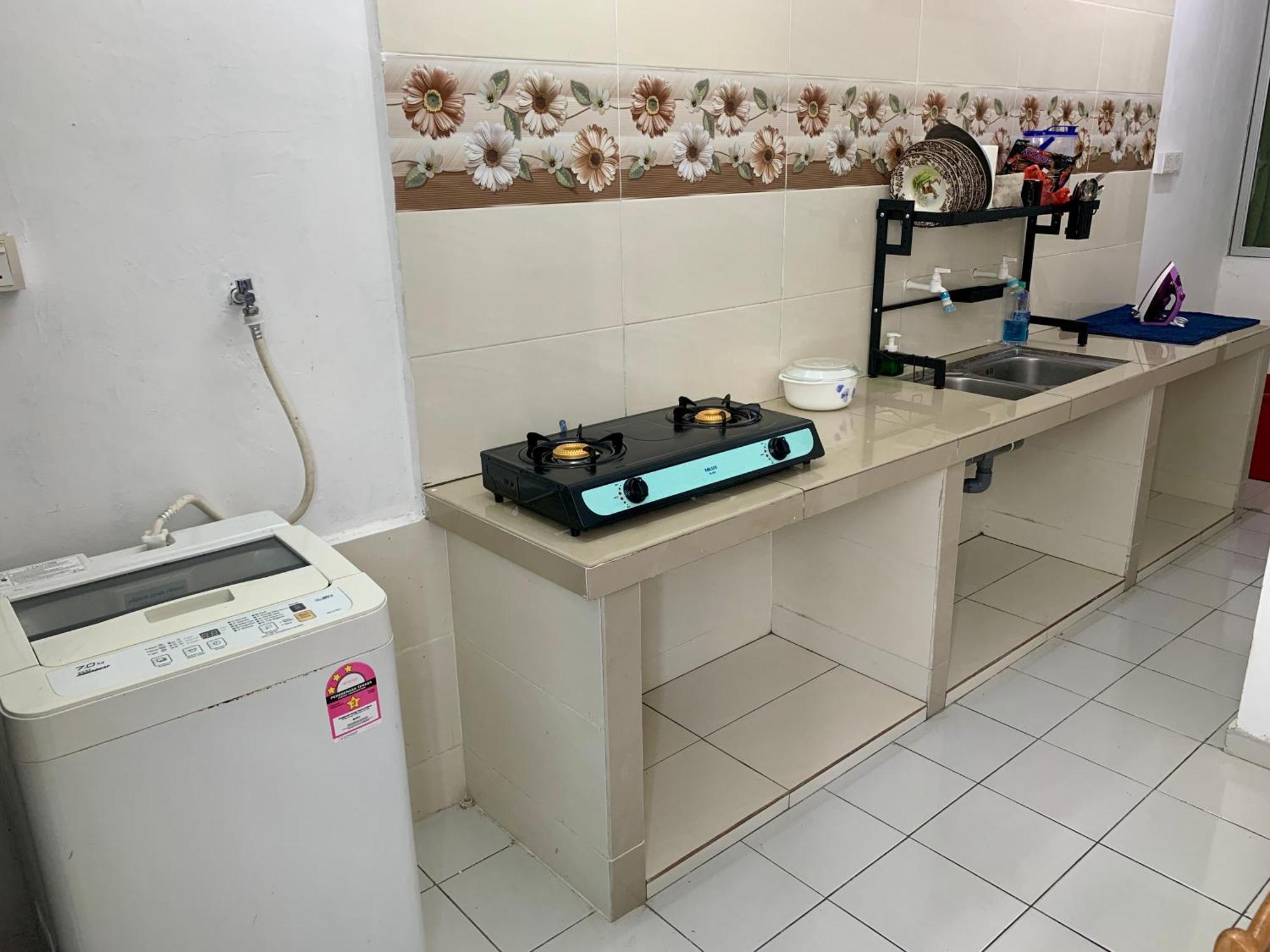 Homestay Cikgu Nora Near Uthm Kptm Kktm Ipg Moslim Onli Kampong Seri Gading ภายนอก รูปภาพ