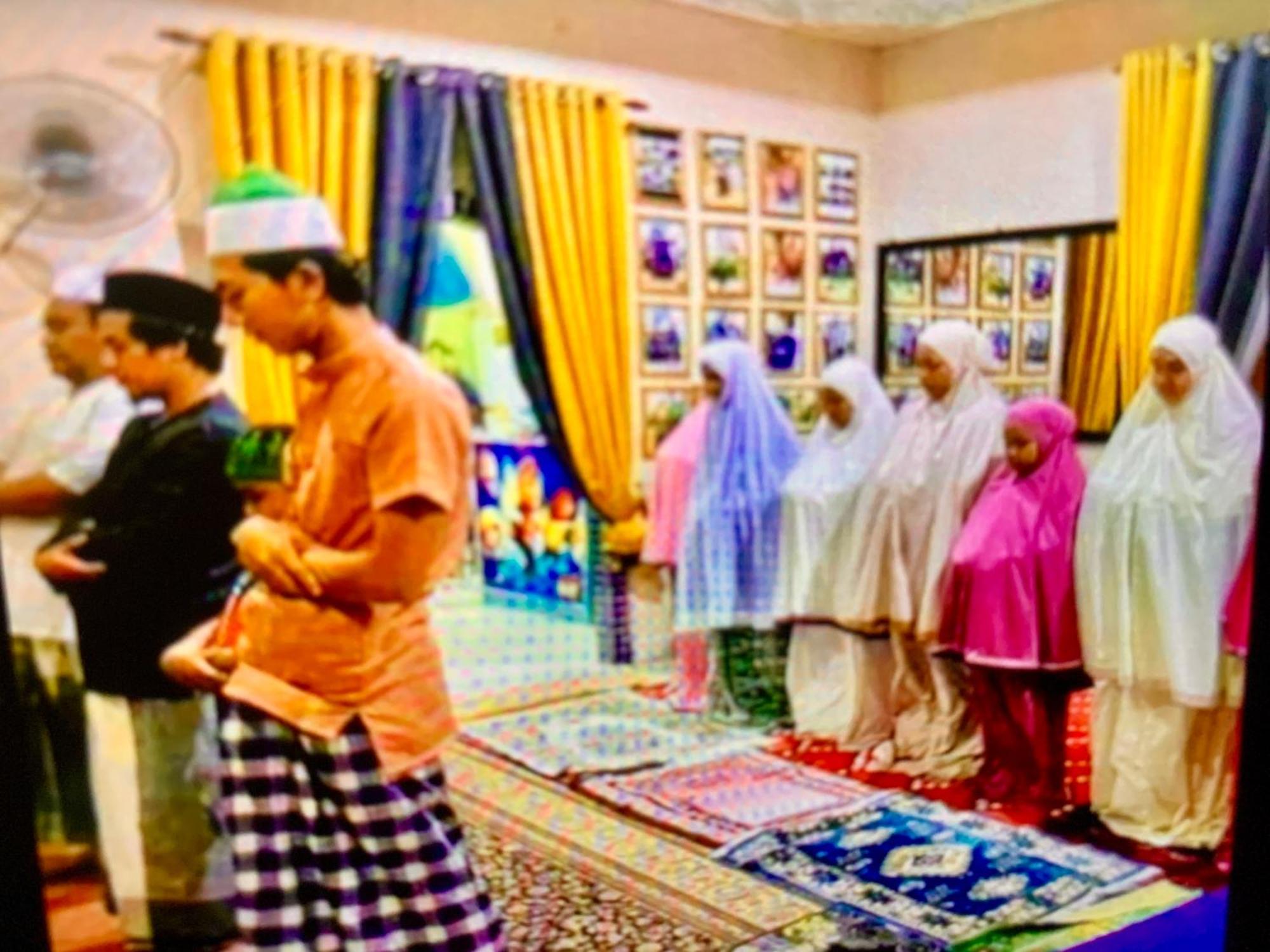 Homestay Cikgu Nora Near Uthm Kptm Kktm Ipg Moslim Onli Kampong Seri Gading ภายนอก รูปภาพ